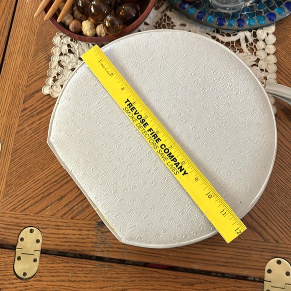 Vintage 60’s Round Train Case - Picture 12 of 14